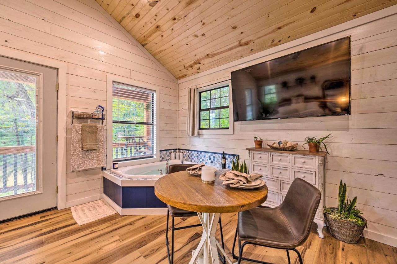 Romantic Broken Bow Cabin With Jacuzzi And Fire Pit! Kültér fotó