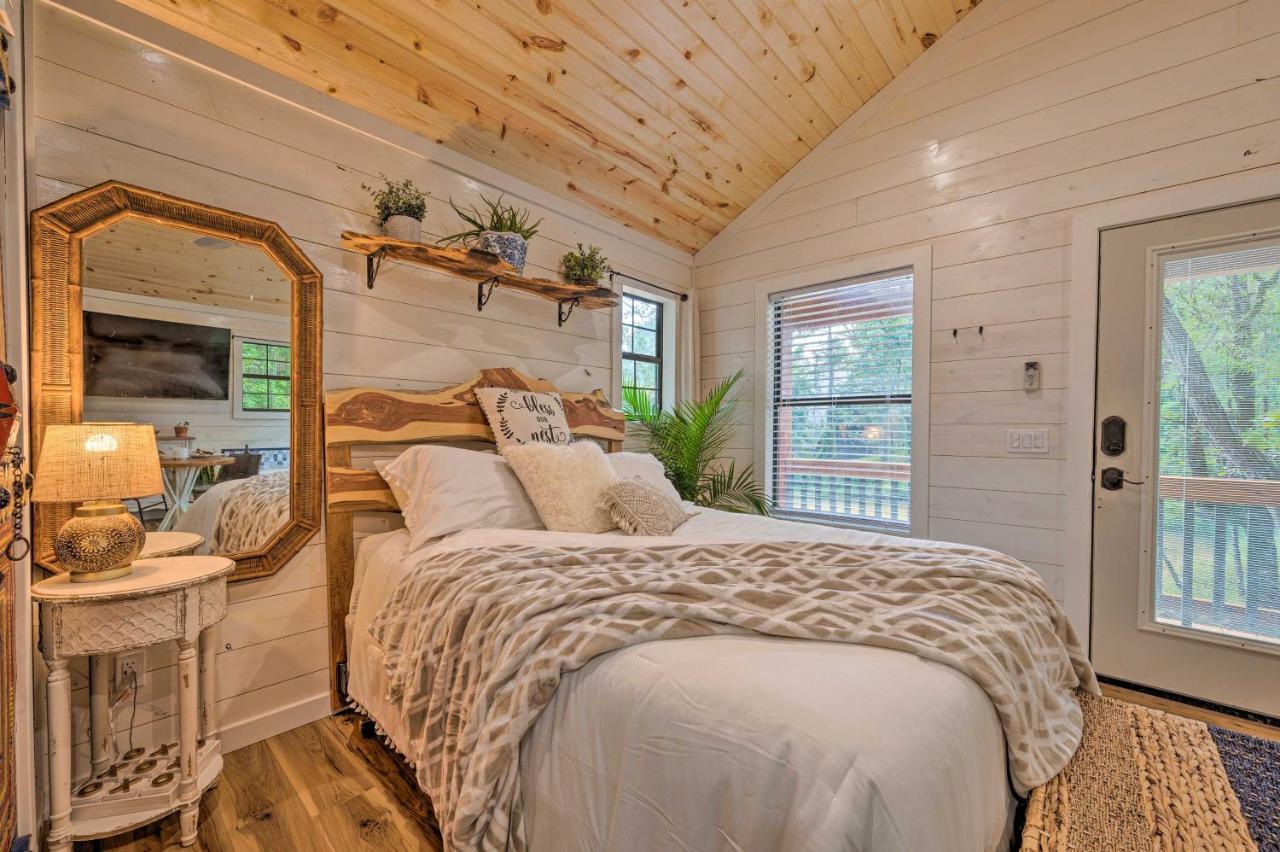 Romantic Broken Bow Cabin With Jacuzzi And Fire Pit! Kültér fotó