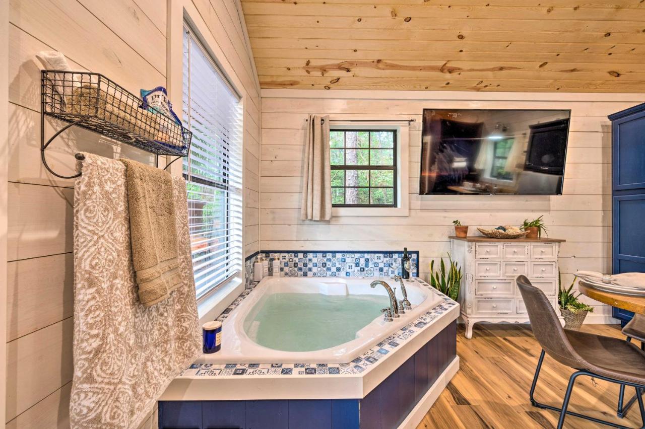 Romantic Broken Bow Cabin With Jacuzzi And Fire Pit! Kültér fotó