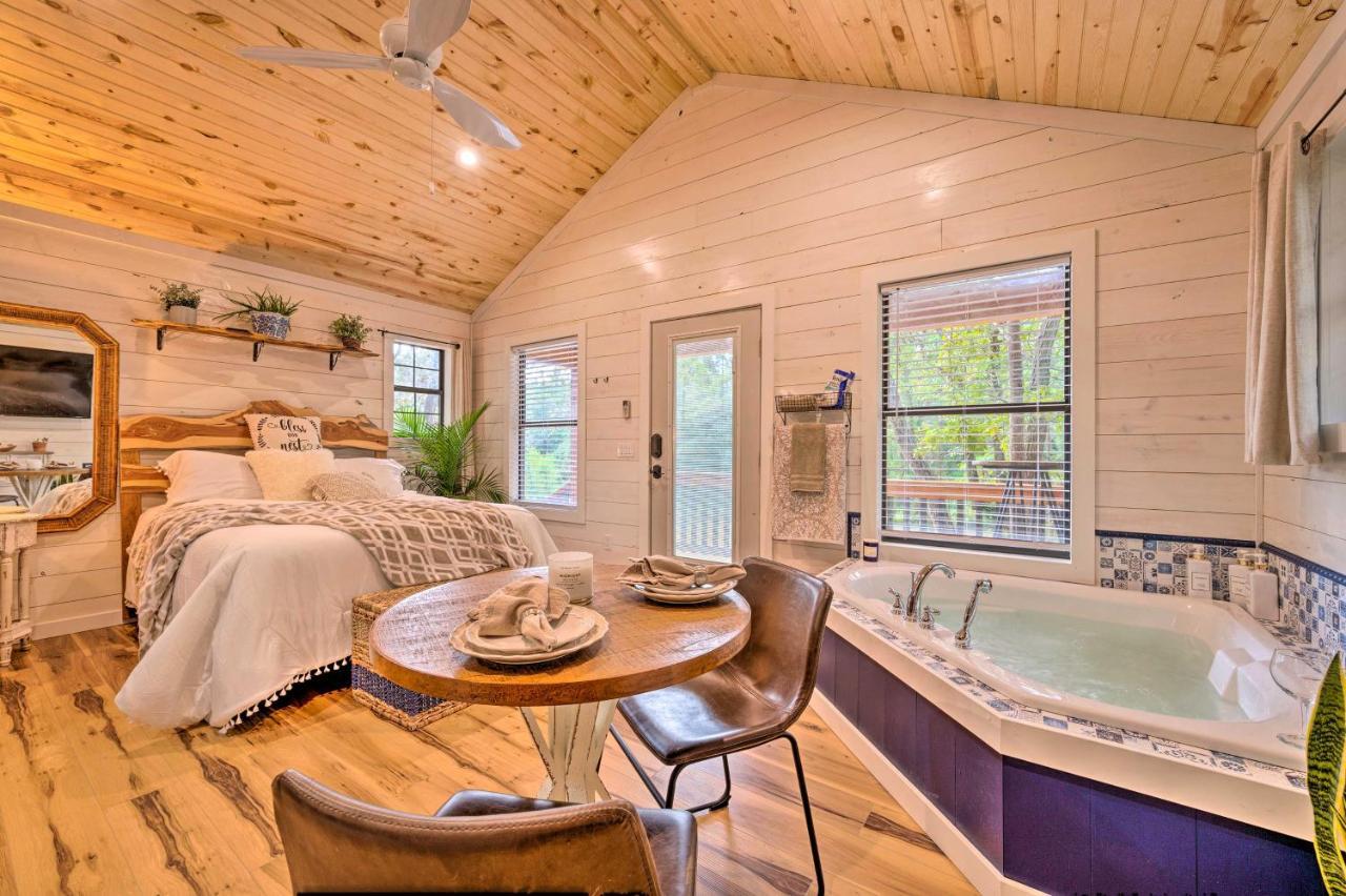 Romantic Broken Bow Cabin With Jacuzzi And Fire Pit! Kültér fotó